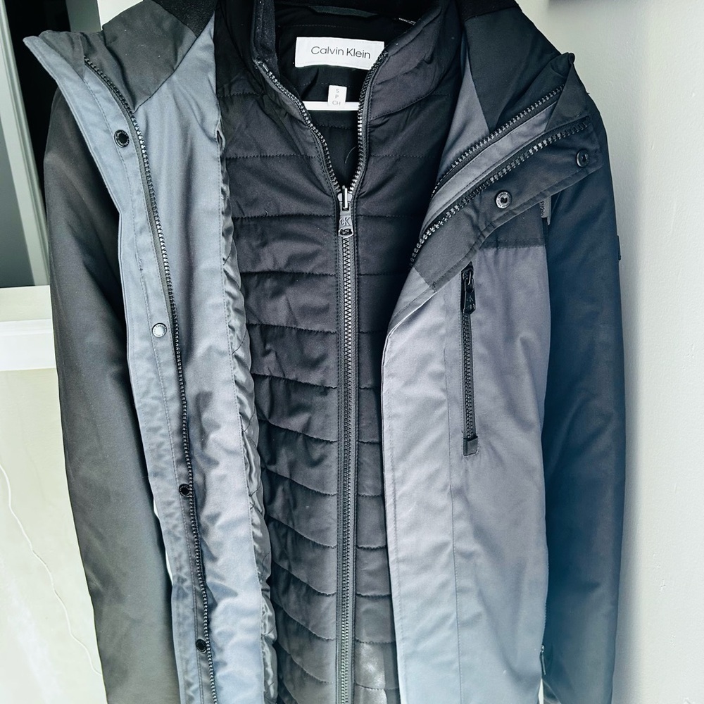 Calvin Klein Men's Black and Gray Puffer Jacket